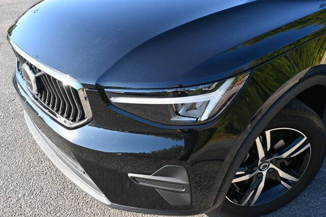 2025 Volvo XC40 B5 Core Bright Theme