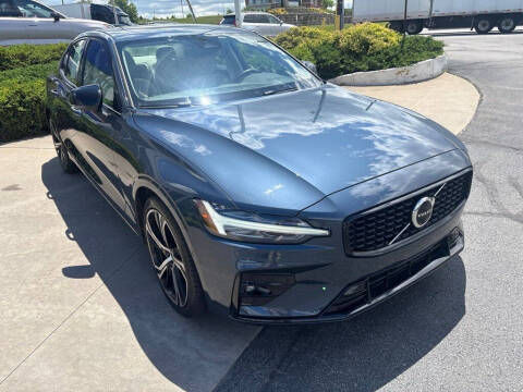 2023 Volvo S60 B5 Plus Dark Theme