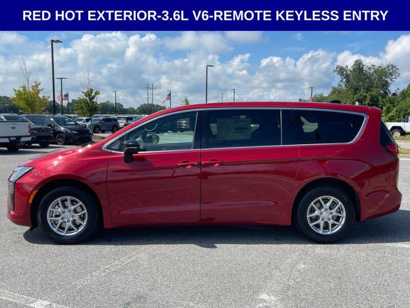 2027 Chrysler Pacifica Select