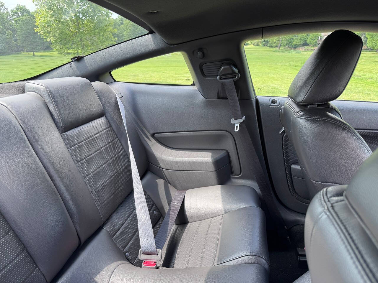 2005 Ford Mustang 19