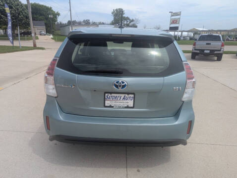 2017 Toyota Prius v Four