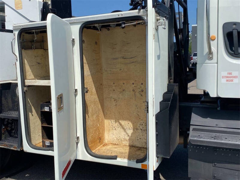 2015 Freightliner 108 SD