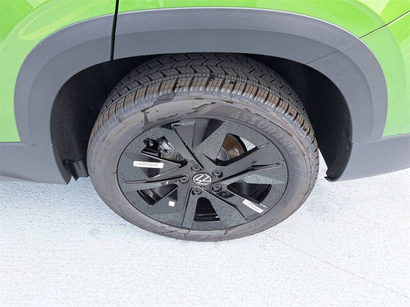 2025 Volkswagen Taos SE