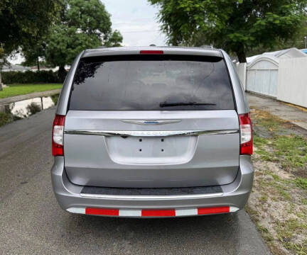 2016 Chrysler Town and Country Touring