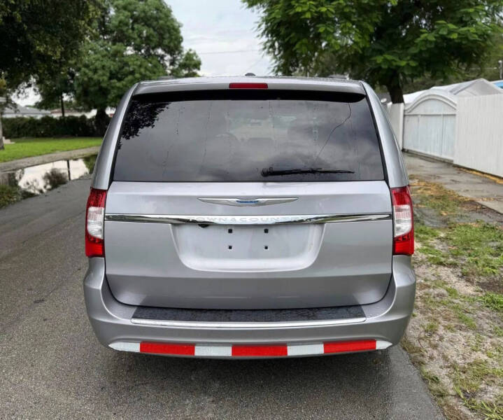 2016 Chrysler Town and Country Touring