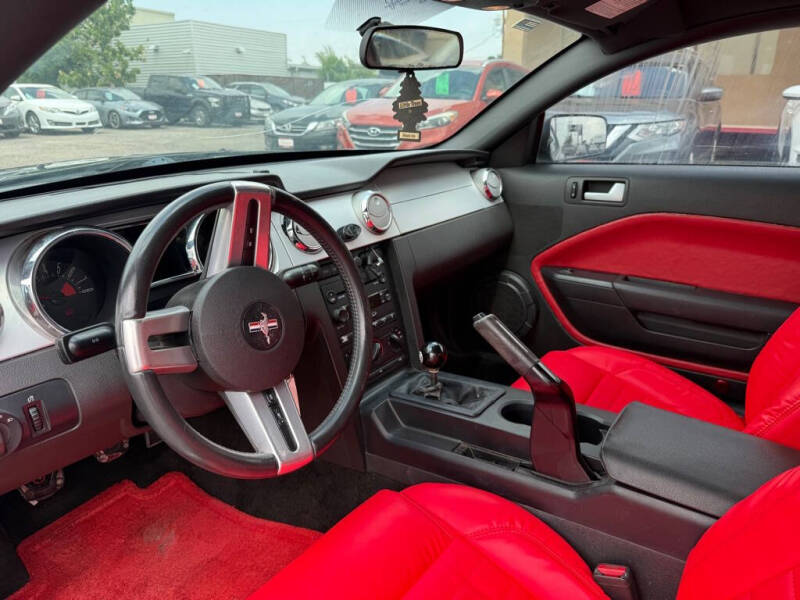 2005 Ford Mustang GT Deluxe