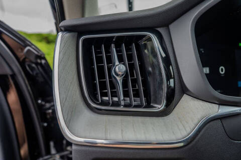 2025 Volvo XC60 B5 Plus Dark Theme