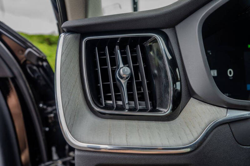 2025 Volvo XC60 B5 Plus Dark Theme