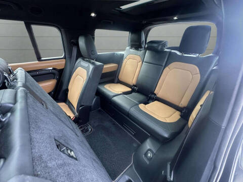 2023 Land Rover Defender 130 X-Dynamic SE