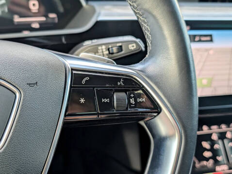 2021 Audi e-tron quattro Premium