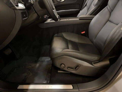 2025 Volvo XC60 B5 Core Dark Theme