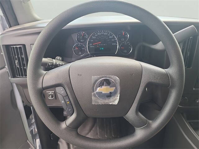 2025 Chevrolet Express 2500