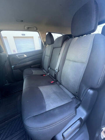 2020 Nissan Pathfinder SV