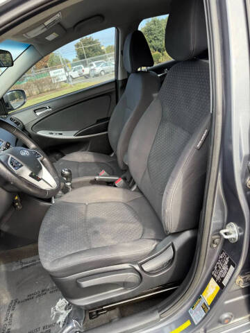 2012 Hyundai Accent SE