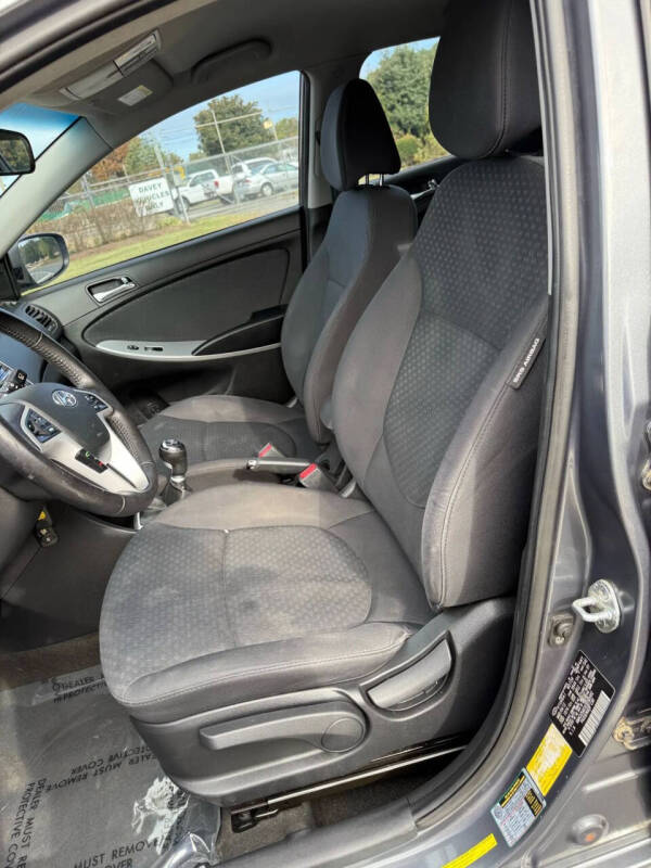 2012 Hyundai Accent SE