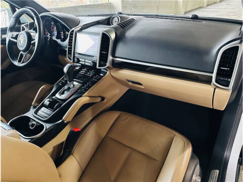 2017 Porsche Cayenne Platinum Edition