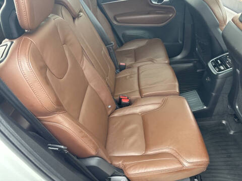 2024 Volvo XC90 Recharge T8 Ultimate Bright Theme 7P