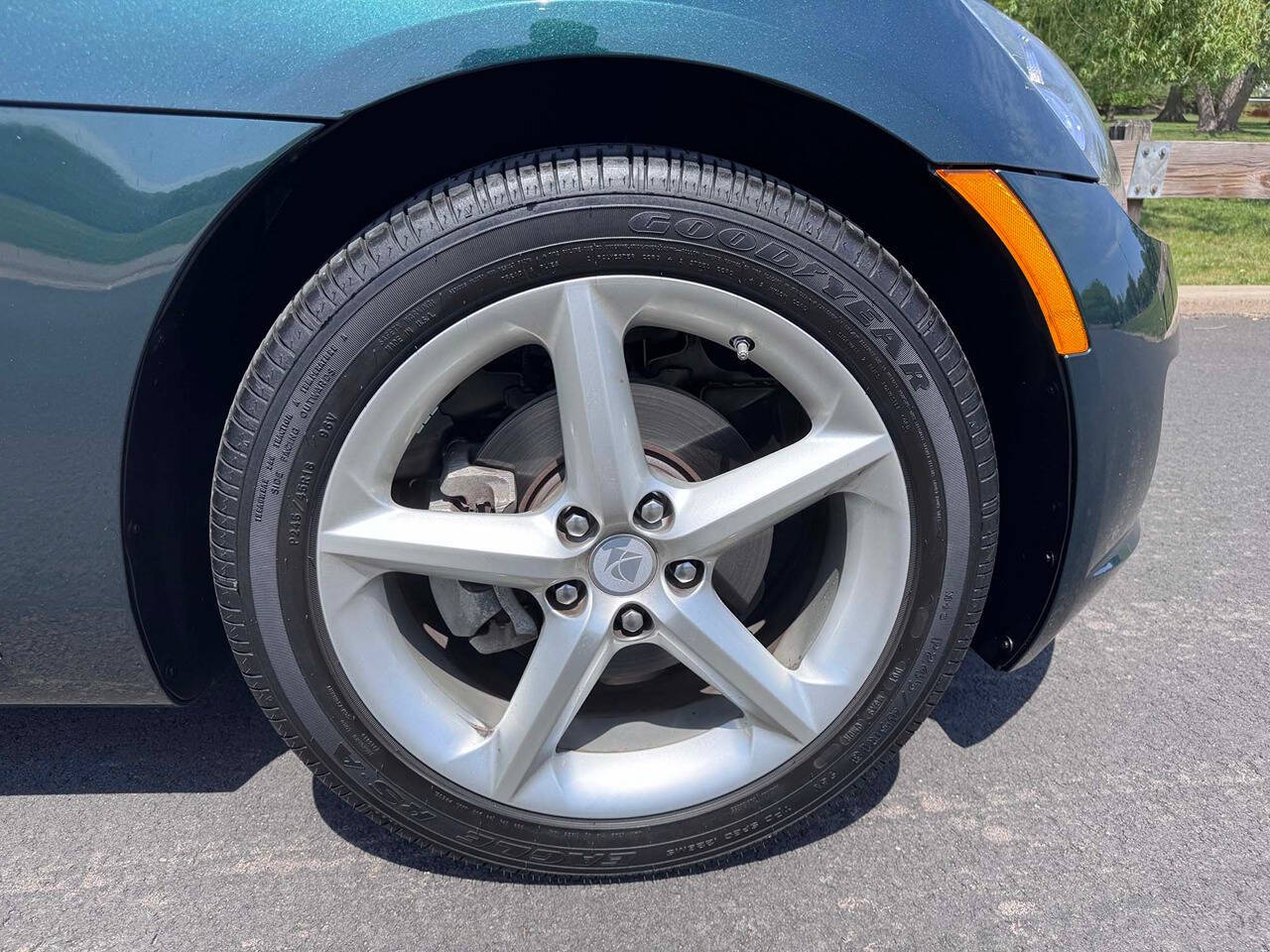 2008 Saturn SKY 32
