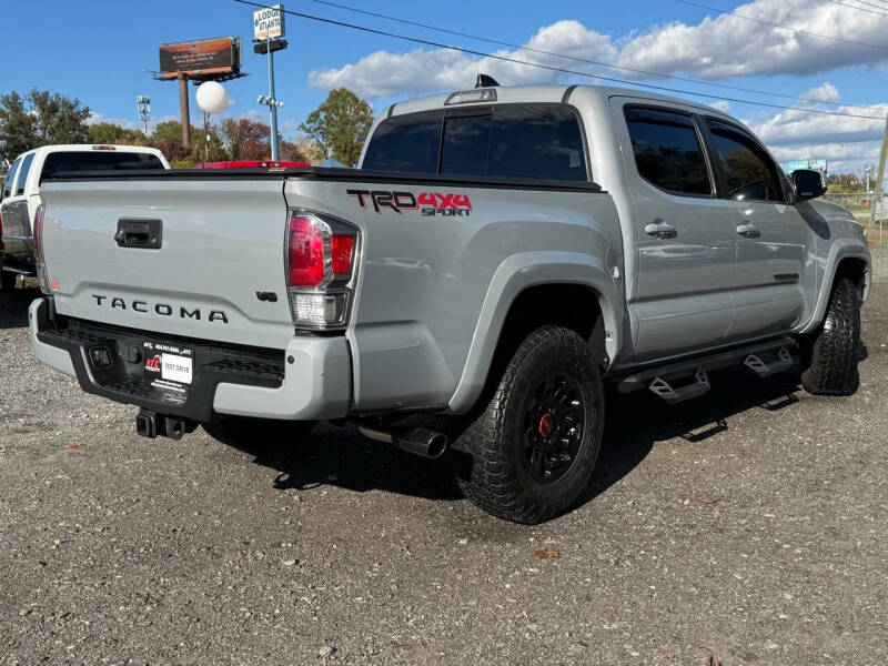 2020 Toyota Tacoma null photo 8