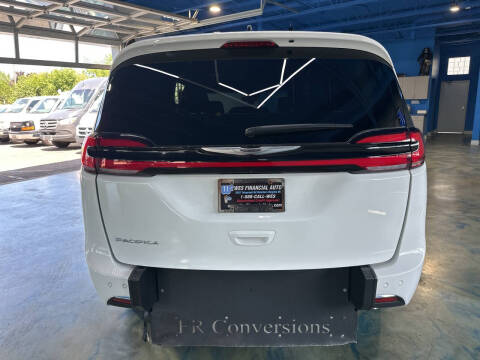 2024 Chrysler Pacifica Touring