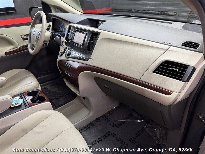 2013 Toyota Sienna XLE 8-Passenger