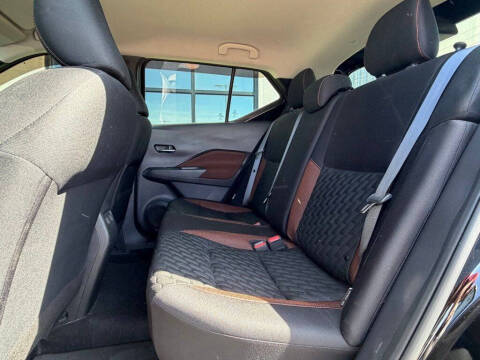 2021 Nissan Kicks SR