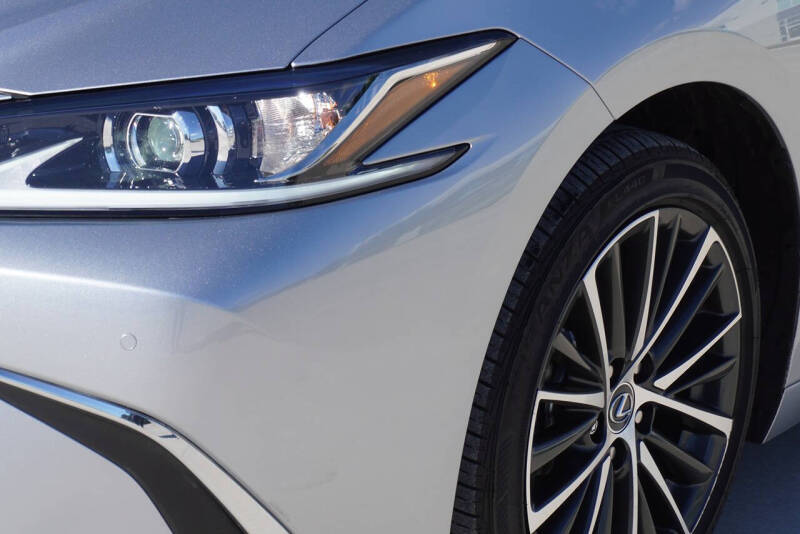 2025 Lexus ES 300h