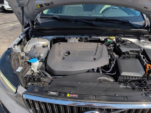 2024 Volvo XC40 B5 Plus Bright Theme
