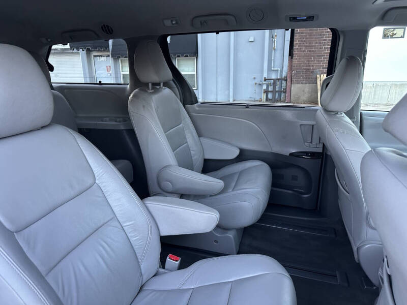 2016 Toyota Sienna XLE Premium 7-Passenger