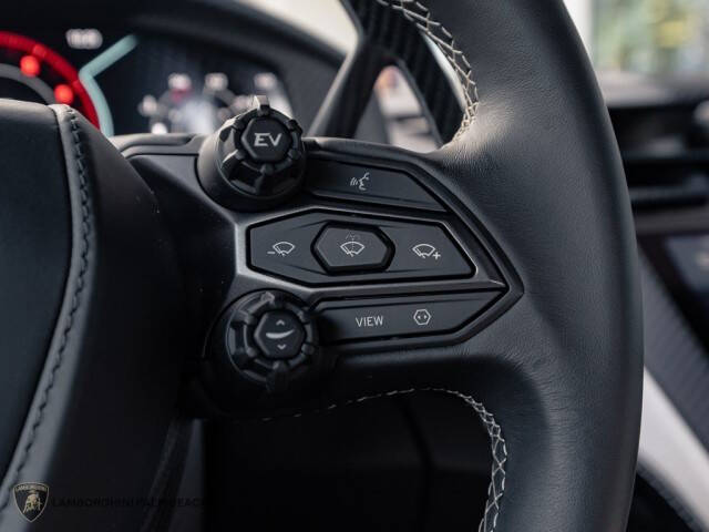 2024 Lamborghini Revuelto