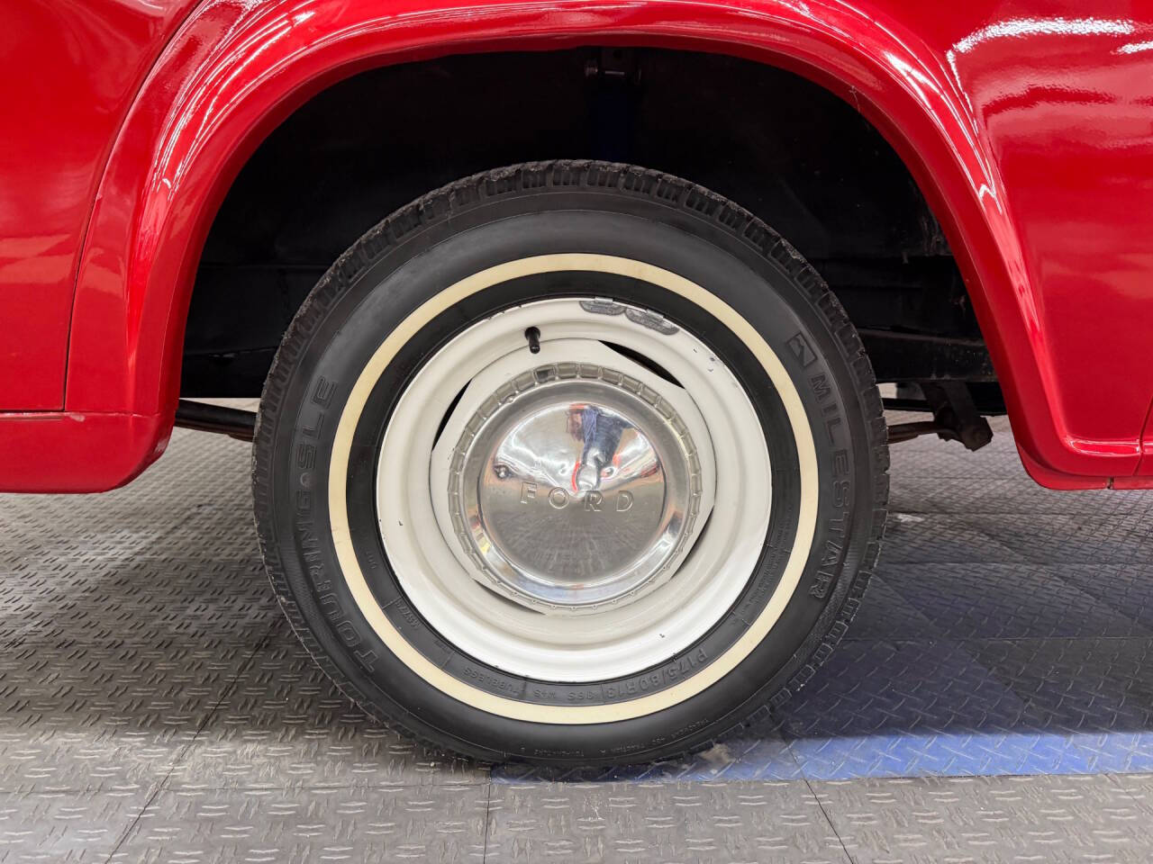 1962 Ford Econoline 38