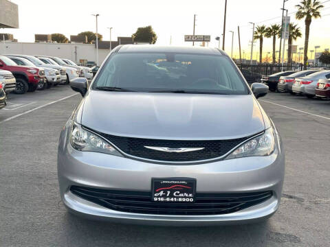 2020 Chrysler Voyager LX