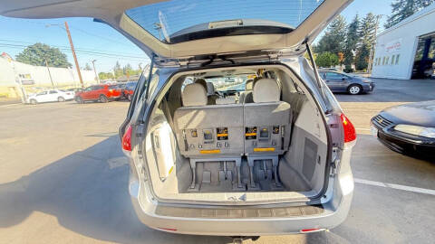 2011 Toyota Sienna LE 8-Passenger