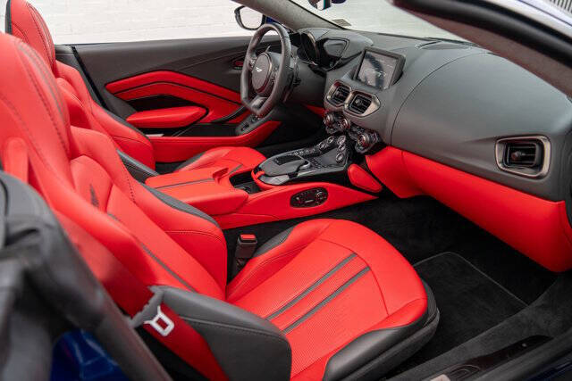 2022 Aston Martin Vantage 28