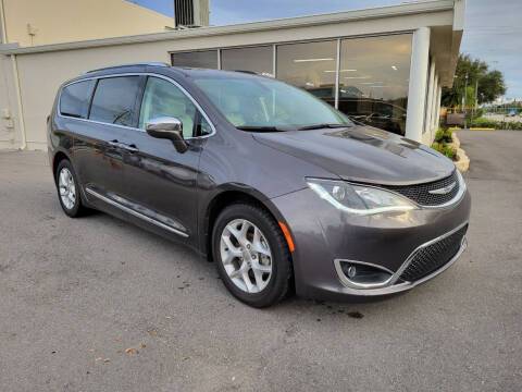 2020 Chrysler Pacifica for sale at DELRAY AUTO MALL in Delray Beach FL