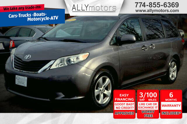 2011 toyota sienna le minivan 4d