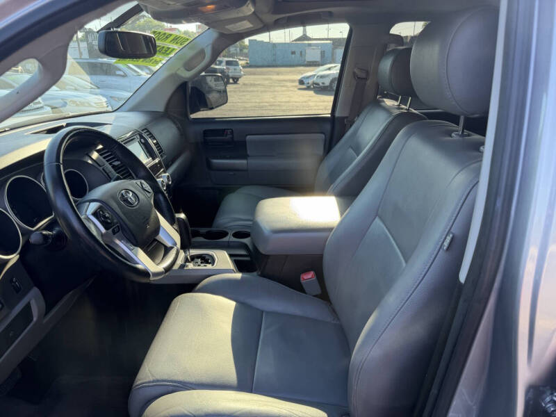 2016 Toyota Sequoia SR5