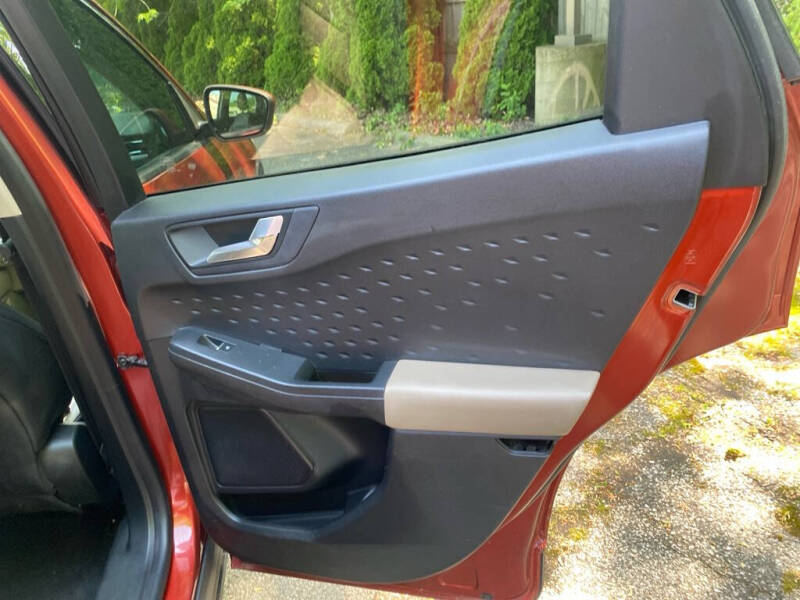 2020 Ford Escape SEL