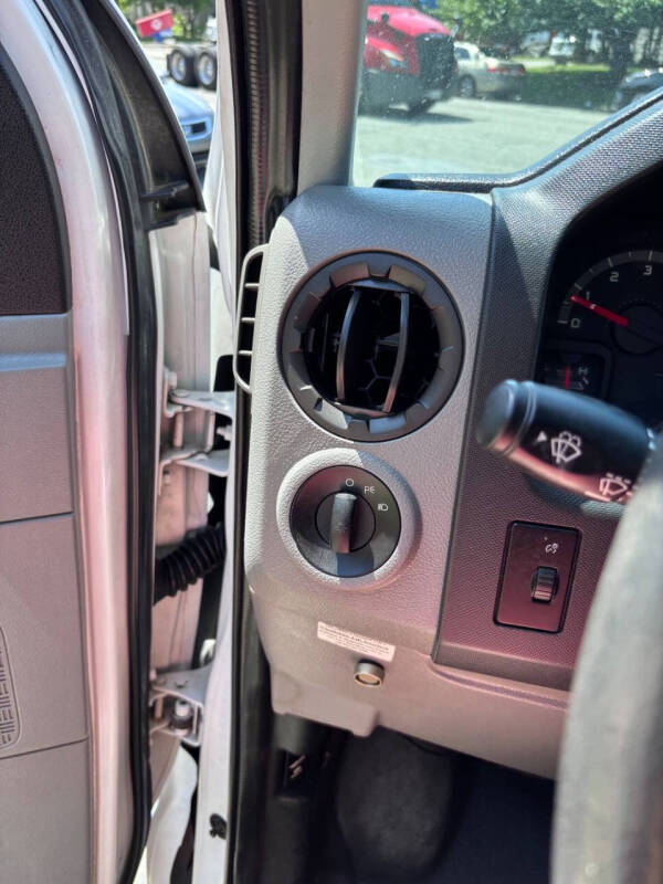 2011 Ford E-Series E-350 SD