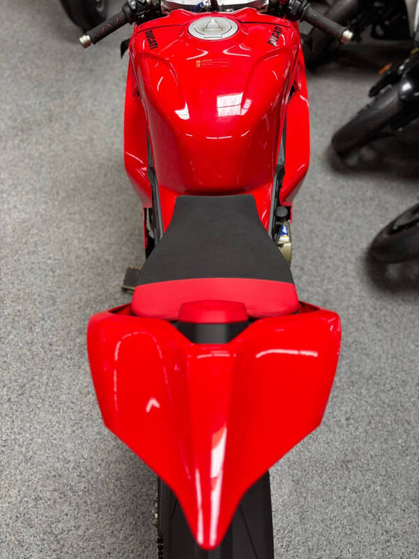 2022 Ducati V4 S