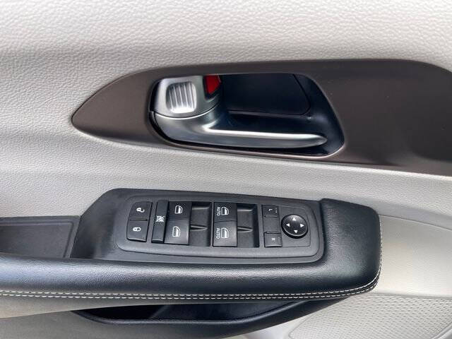 2021 Chrysler Voyager LX