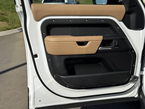 2026 Land Rover Defender 110 P300 S