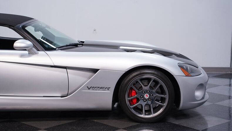 2005 Dodge Viper SRT-10