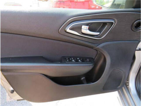 2017 Chrysler 200 LX