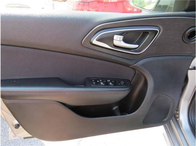 2017 Chrysler 200 LX