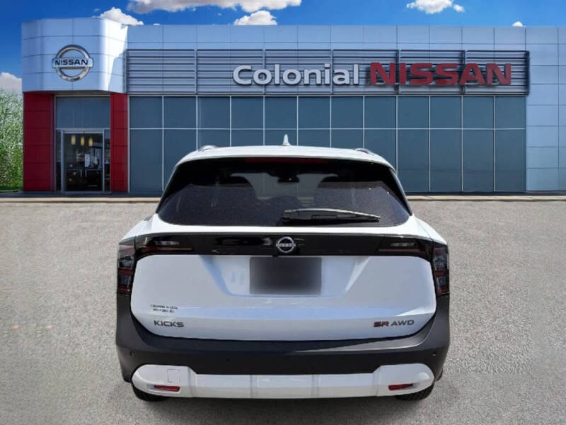 2025 Nissan Kicks SR