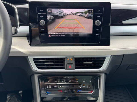 2025 Volkswagen Taos SE 4Motion