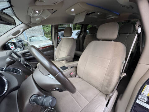 2012 Chrysler Town and Country Touring