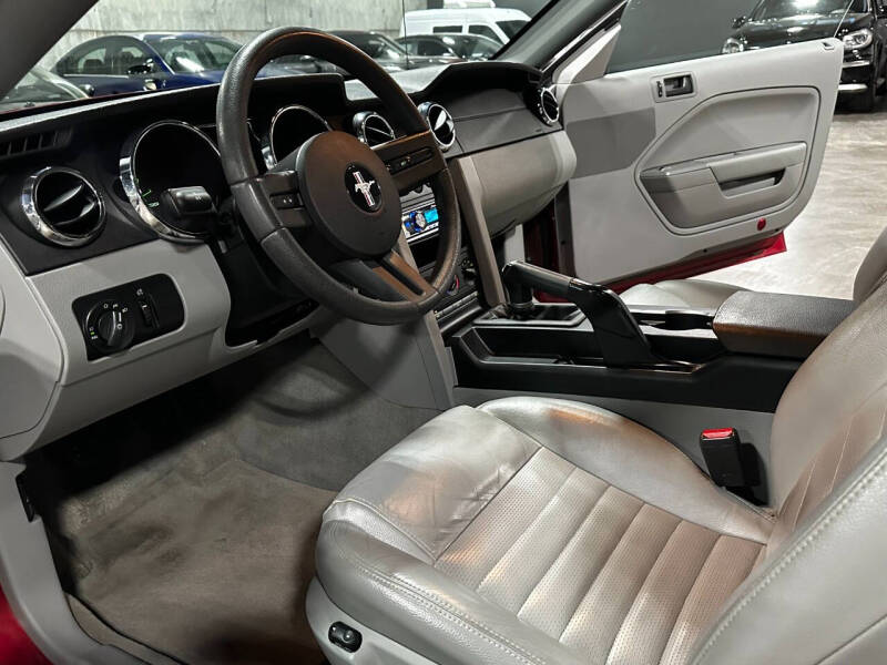 2005 Ford Mustang GT Deluxe