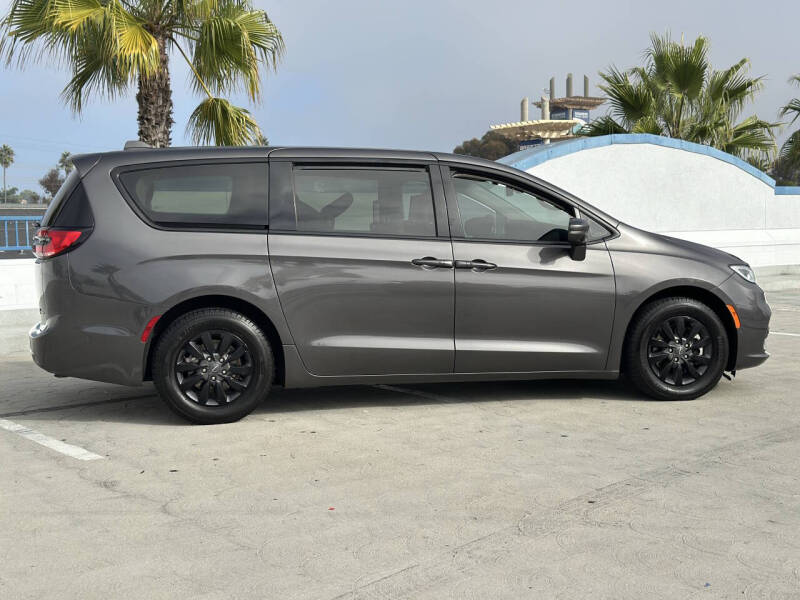 2022 Chrysler Pacifica Hybrid Touring L